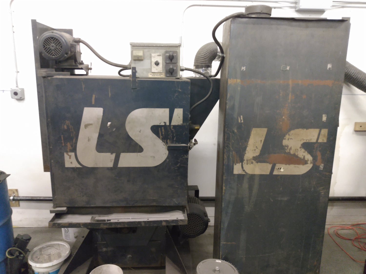 LS 4.5B Tumble Blaster next to dust collection station.