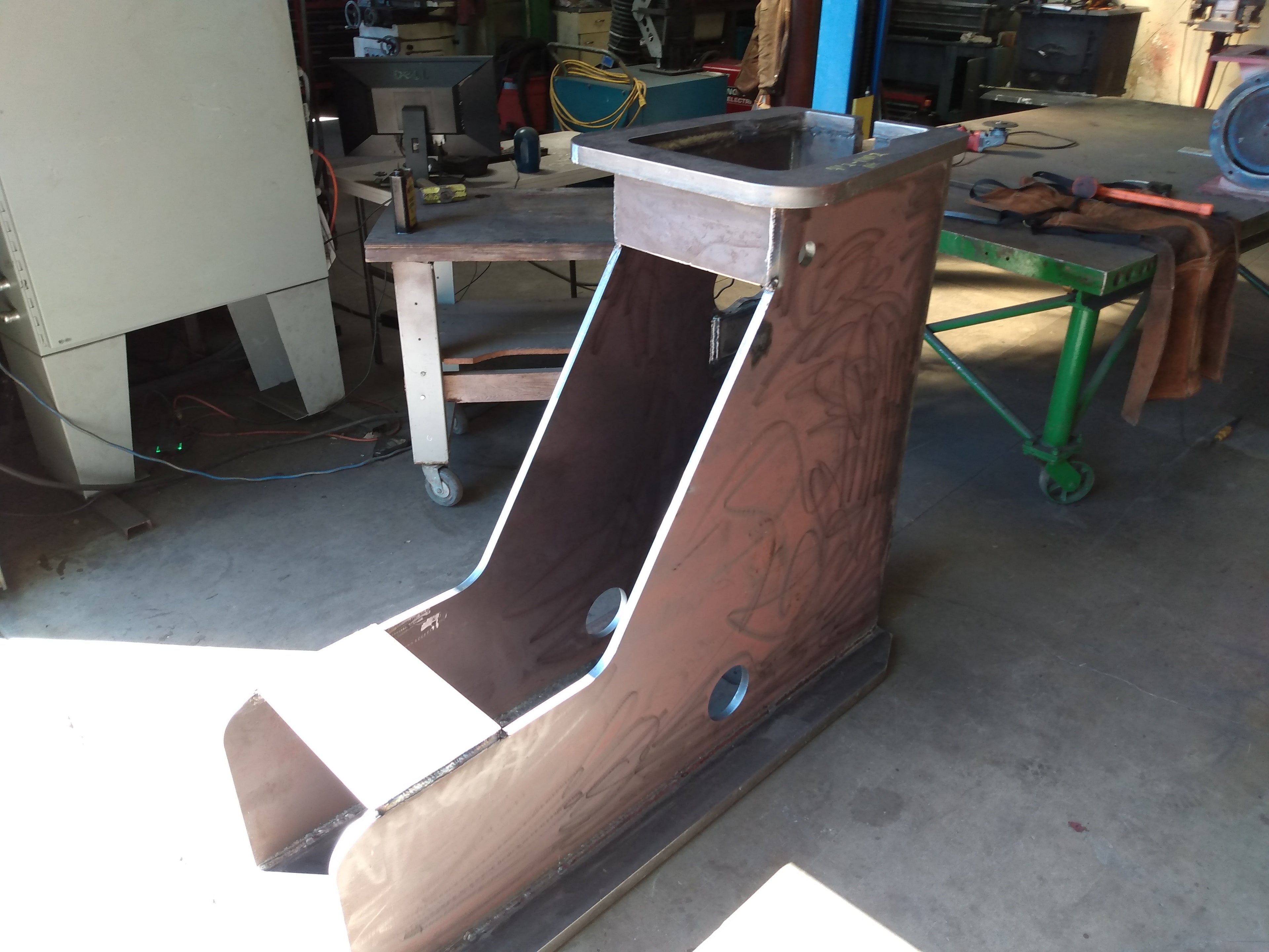 A carriage knee for a large diameter sawmill.