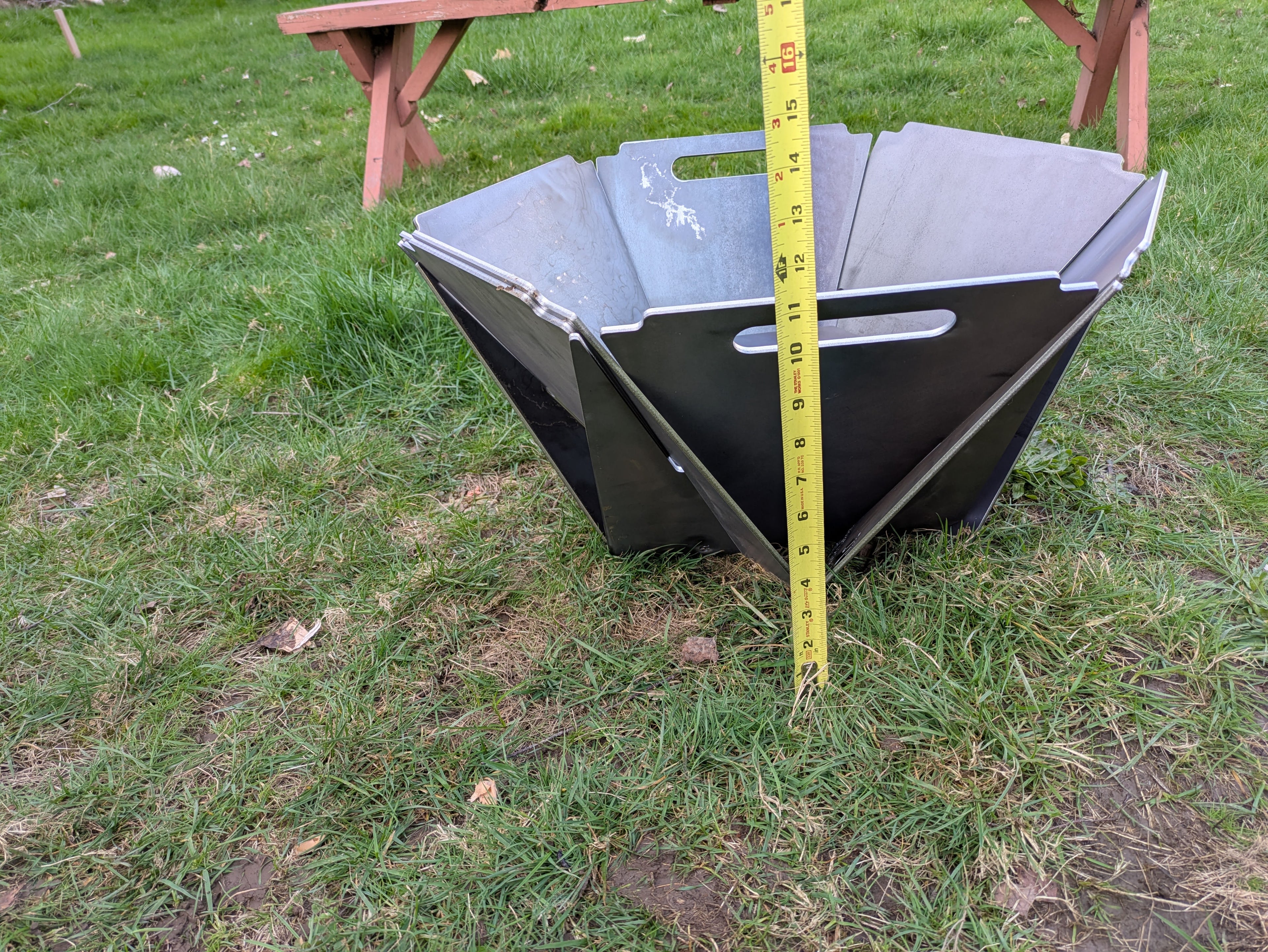 Collapsible fire pit