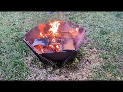 Collapsible fire pit